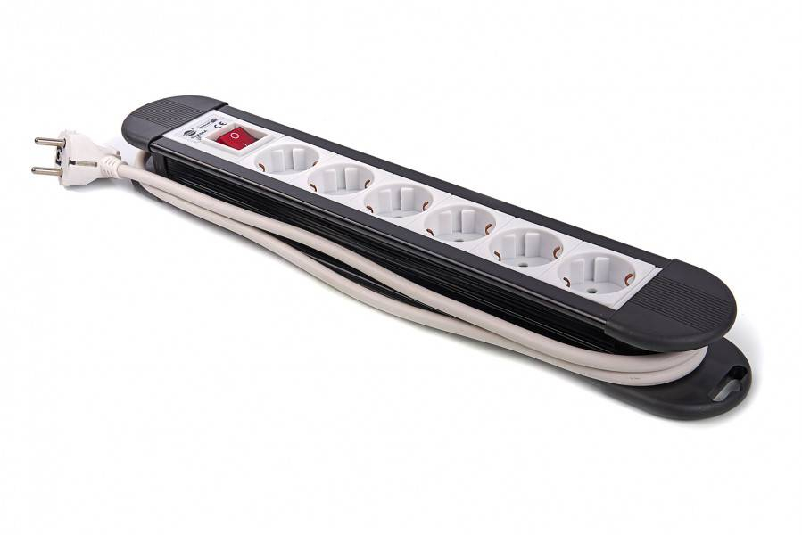 HBM stekkerdoos 6 Voudig 1,5 meter kabel 3 x 1,5 mm met schakelaar - Default image for the product